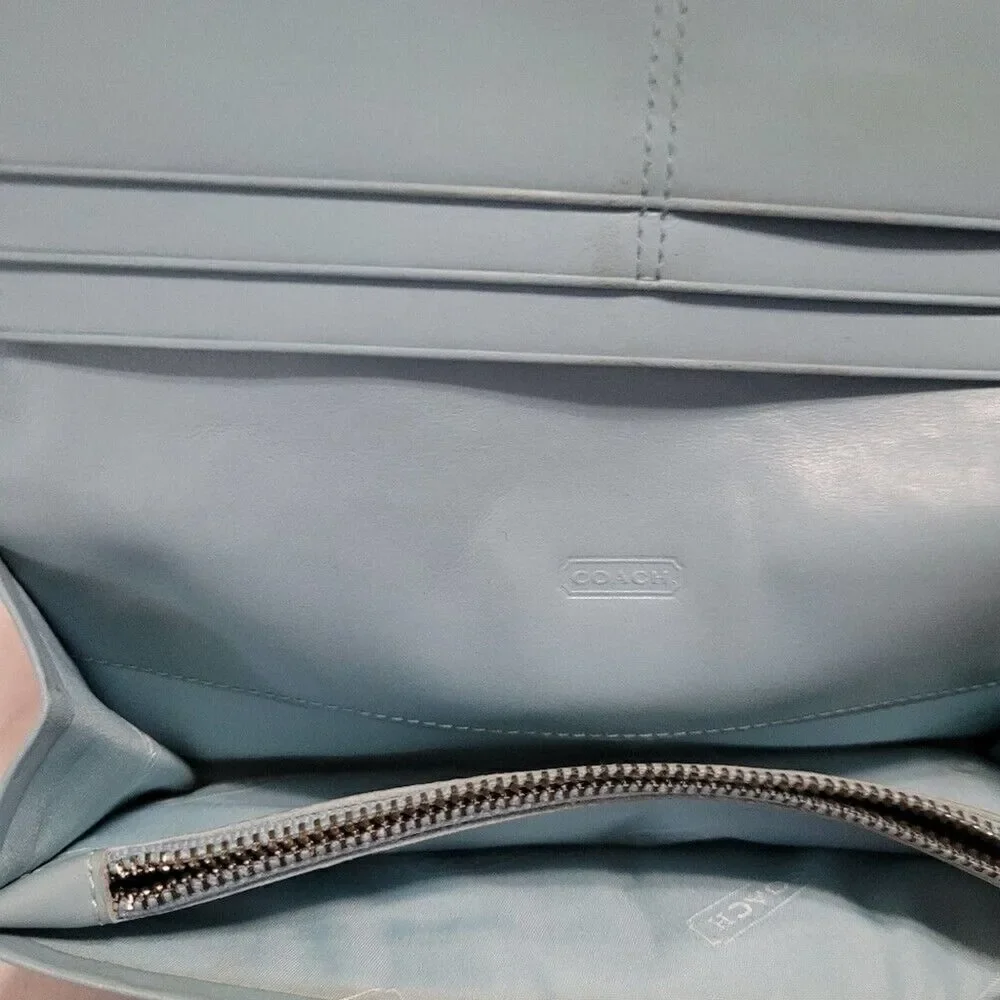 Coach Classic Logo Bifold Wallet. - Picture 8 of 11